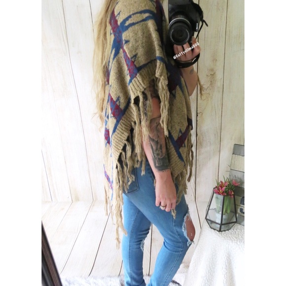 LAST TWO! NWT Campfire cozy aztec poncho π - Picture 2 of 7